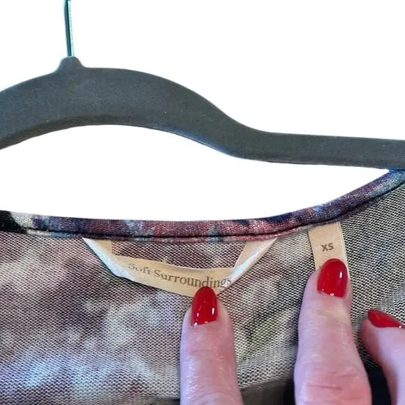 Soft Surroundings Black Floral V‑Neck Blouse Relaxed Fit Long Sleeve XS Made USA - Picture 3 of 5